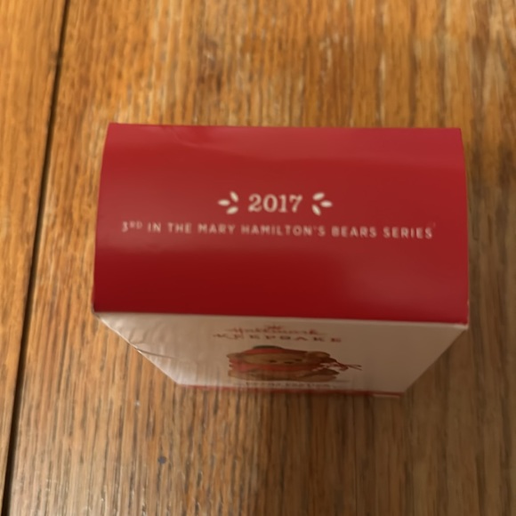Hallmark keepsake ornament, 2017 third in the Mary Hamilton’s Bears series - Picture 2 of 3